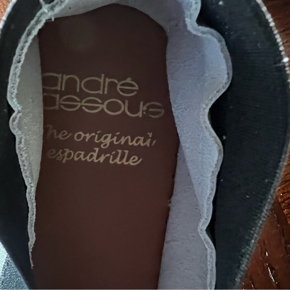 NWT Andre’ Assous white/black shoes. Size 10 - Picture 4 of 4